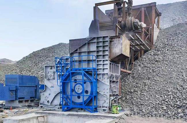 Horizontal Rotary Crusher Crushing Iron Ore Project