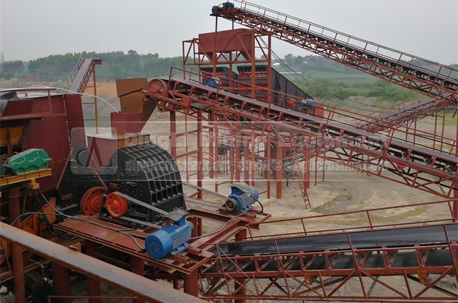 Hammer crusher on the production site