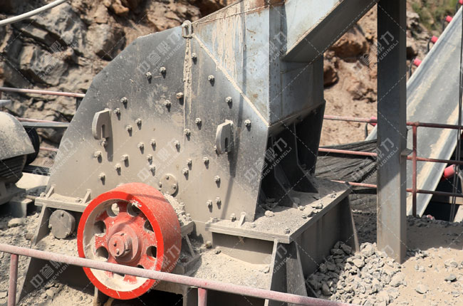 Primary Crusher Applied in 250TPH stone crusher plant