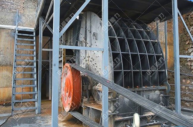 the crusher is processing large limestone rocks 